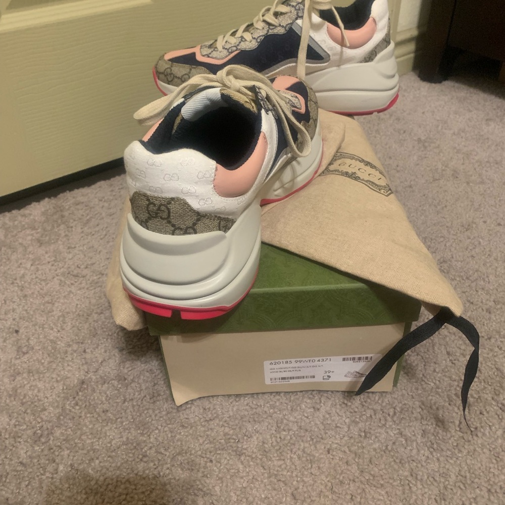 Womens Gucci Sneakers - Picture 5 of 12